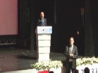 Bakan Müezzinoğluna alkışlı protesto