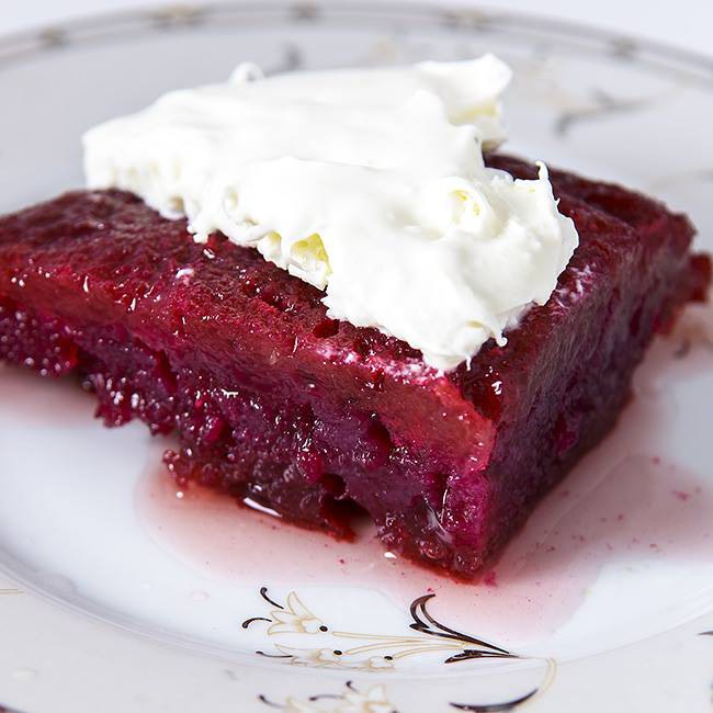 Kaymaklı, vişneli ekmek kadayıfı... Afyon'dan... Afiyet olsun.