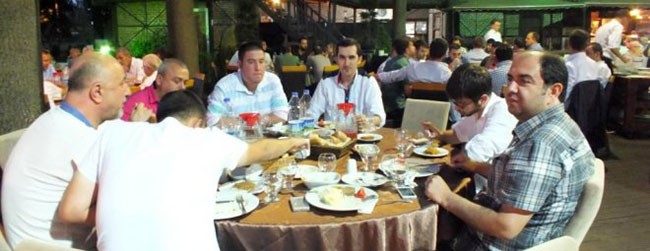 Sakaryalı acenteler iftarda bir araya geldi