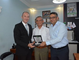 HDİ Sigorta'dan Cengiz Özdemir'e 20. yıl Özel Plaketi