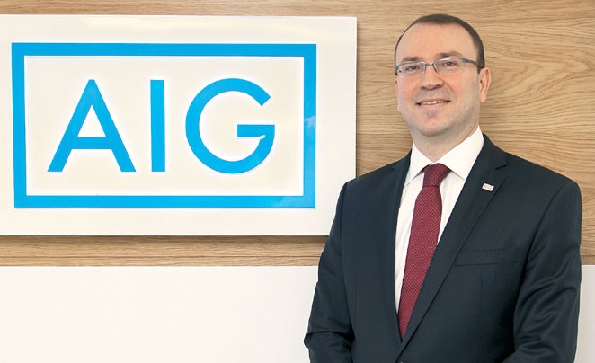 AIG'de şok ayrılık!