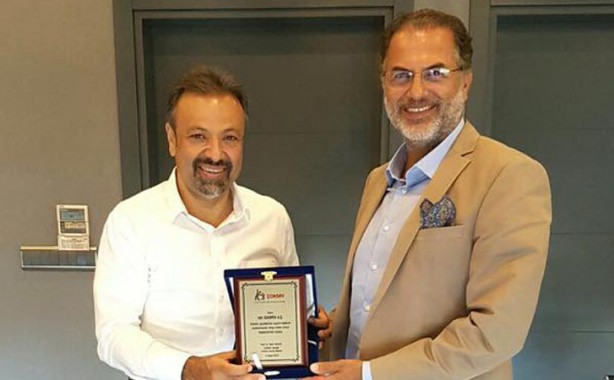 İSAD'dan HDI Sigorta GM Ceyhan HANCIOĞLU'na Teşekkür Plaketi