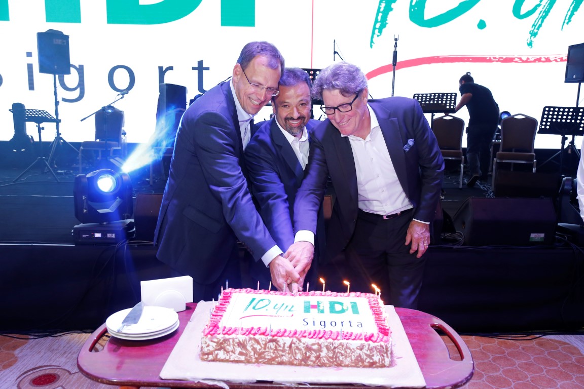 HDI Sigorta'dan Schumacher'li acente toplantısı