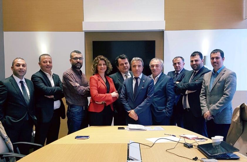 AVSAD'da beyaz devrim; dernek gençlere emanet