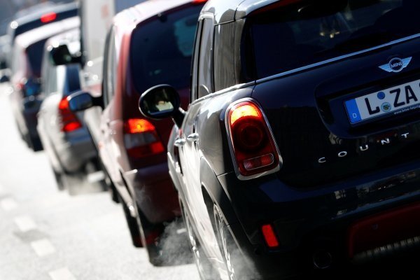 Almanya'da dizel araç fiyatları yarı yarıya düştü .