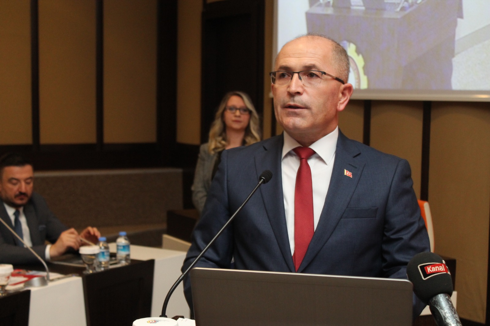 EĞİTİM Mİ ÖNEMLİ,  KARAKTER Mİ     ! ! !