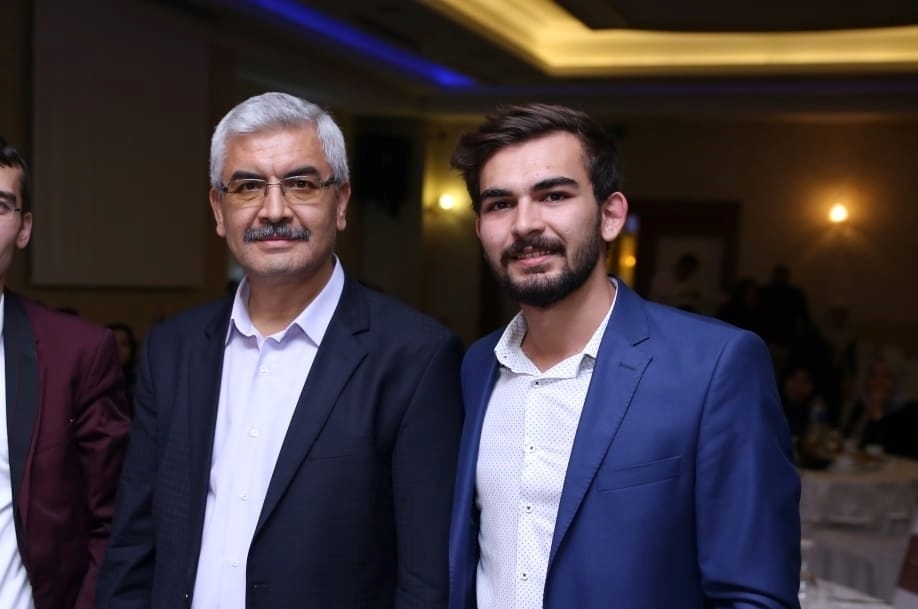 MUTLU YILLAR MEHMET BEY .