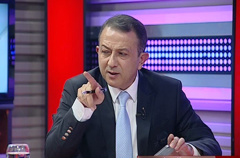 Etrafında KÖPEKLER  hırlamıyorsa KURT , KURT değildir.....