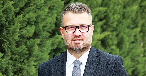 Ekran konuğumuz sayın Yavuz ÖLKEN ......